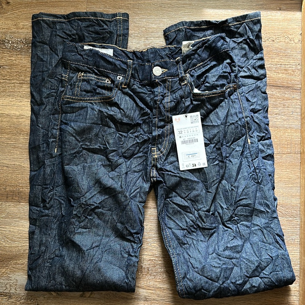 Zara Wrinkle Effect Mid-Waist Straight Jeans in Rinse Wash 32/0